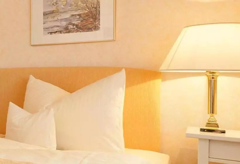 Hotelli Am Rehberg Garni