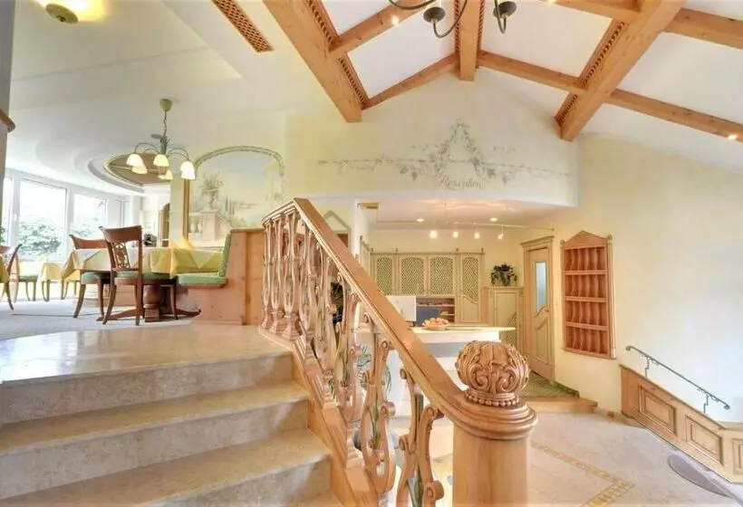 Hotelli Am Rehberg Garni