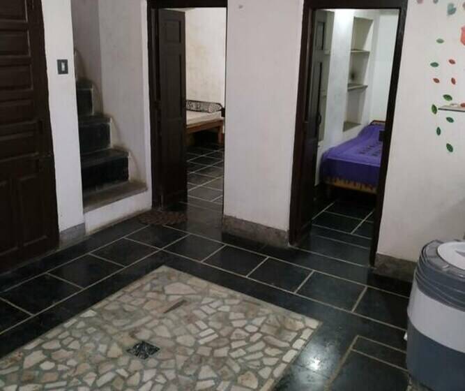 פנסיון Sky Blue Guest House