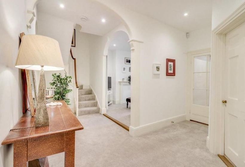 פנסיון St Alphege Fmp