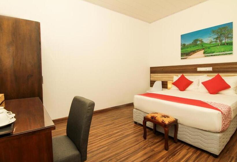 فندق Clove Transit