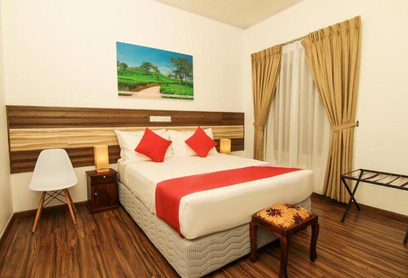 فندق Clove Transit