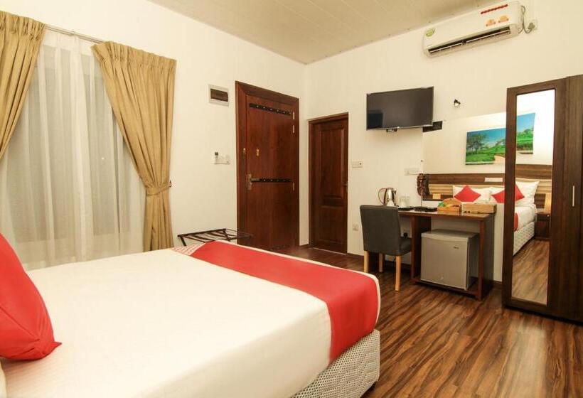 فندق Clove Transit