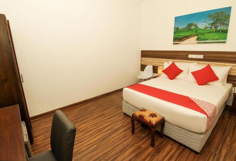 فندق Clove Transit