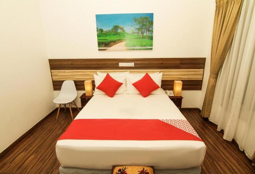 فندق Clove Transit