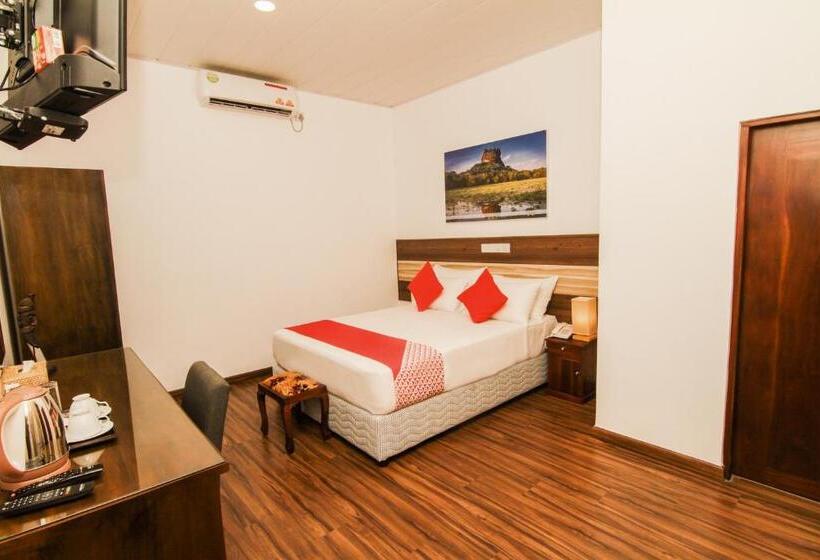 فندق Clove Transit