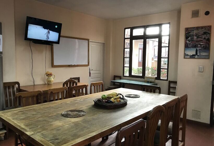 هاستل Cittadella Hostal