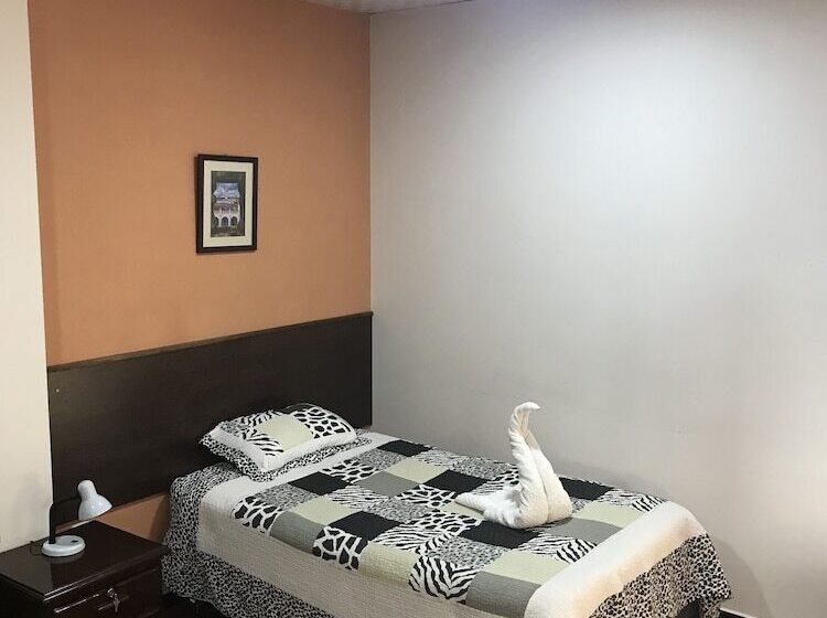 هاستل Cittadella Hostal