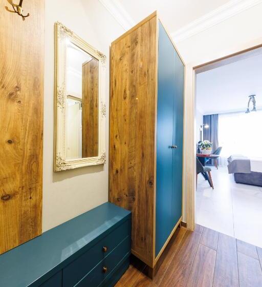 Avenue Hotel   Free Parking