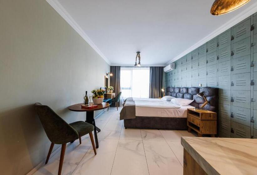 Avenue Hotel   Free Parking