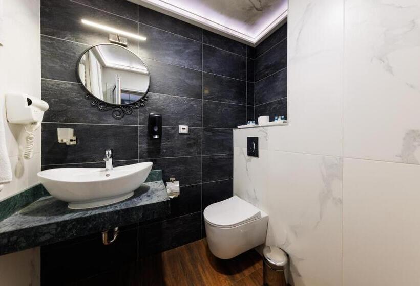 Avenue Hotel   Free Parking