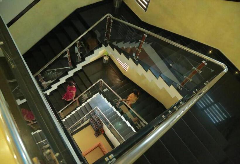 בית מלון כפרי Jyothis Regency