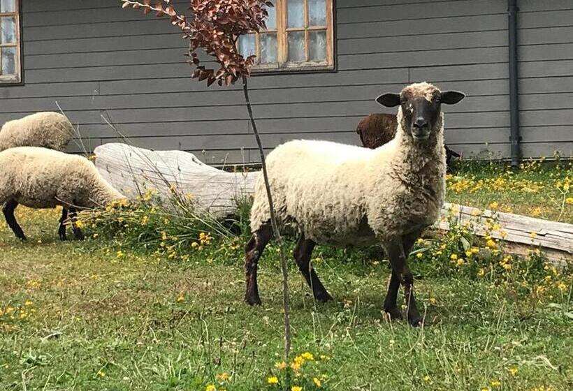 هتل Parque La Pajarera