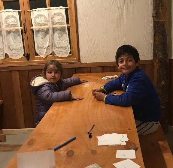 هتل Parque La Pajarera