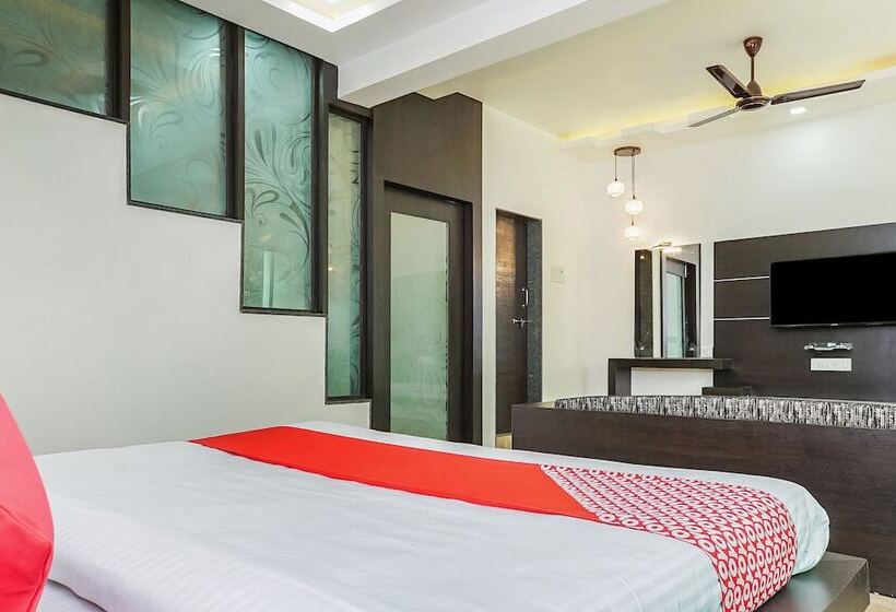 Oyo 24932 Hotel Royal Stay