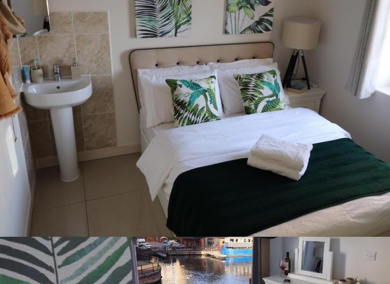 펜션 Riverside Rooms