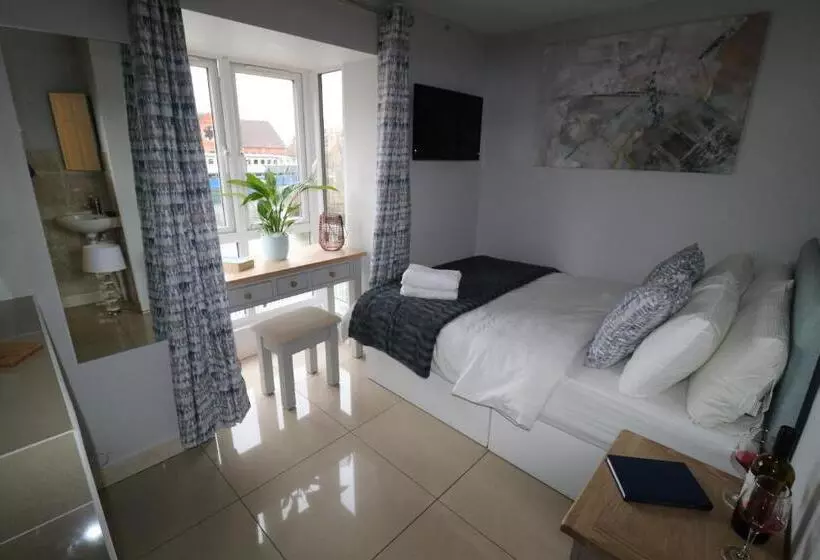 Pensió Riverside Rooms