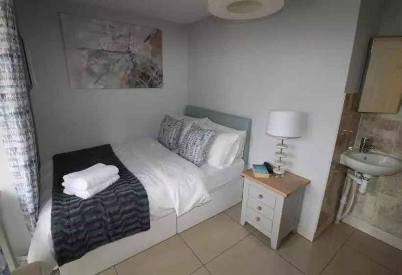 Pensió Riverside Rooms