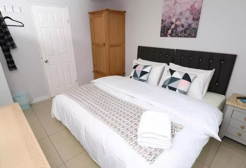 Pensió Riverside Rooms