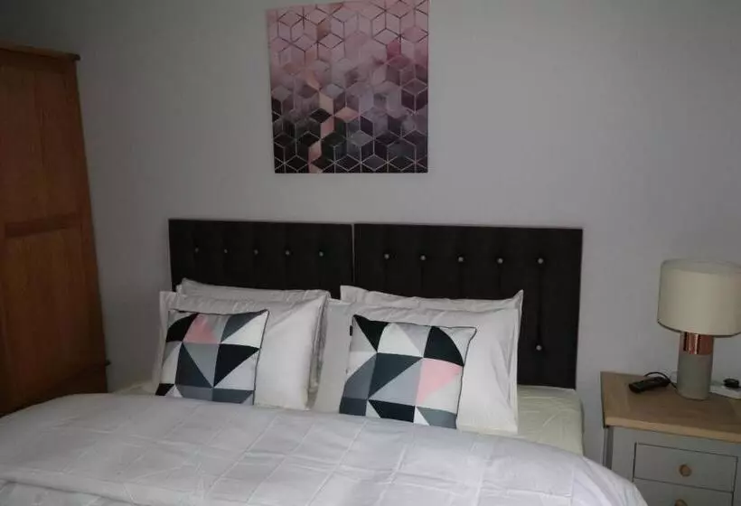 Pensió Riverside Rooms