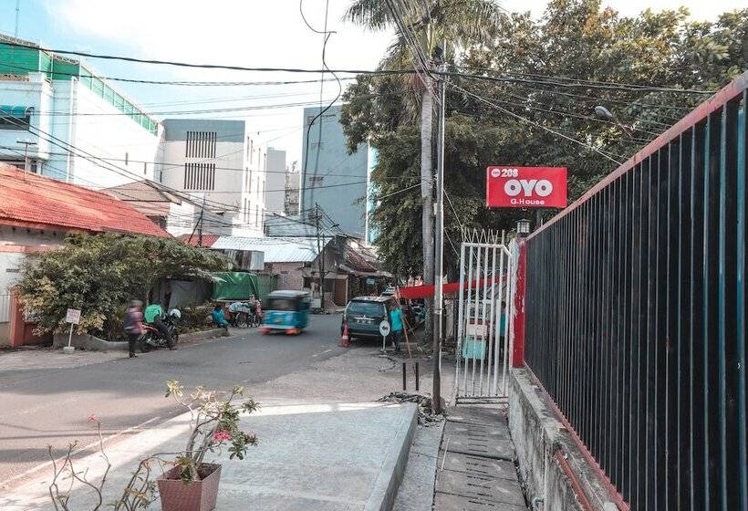 Hotel Oyo 208 G House