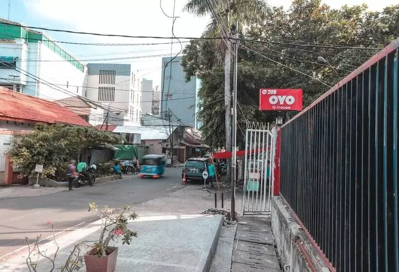 ホテル Oyo 208 G House