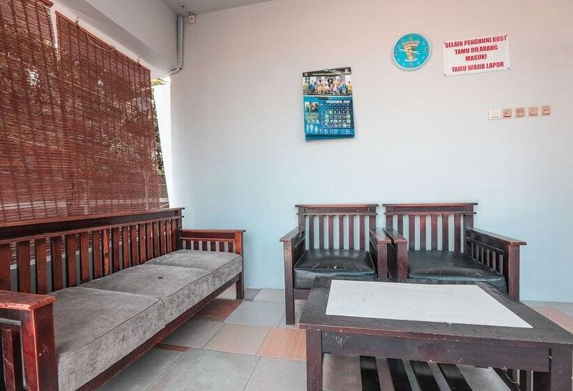 Hotel Oyo 208 G House