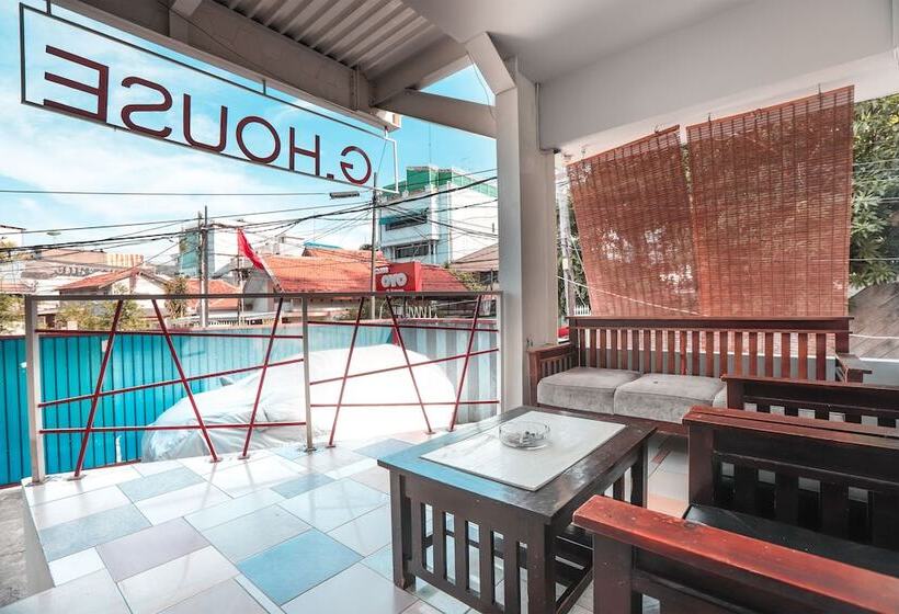 Hotel Oyo 208 G House