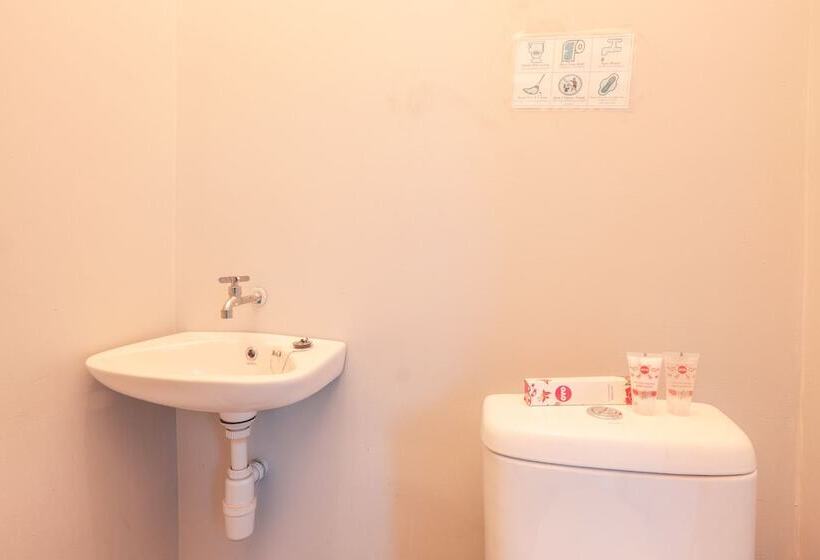 Hotel Oyo 208 G House