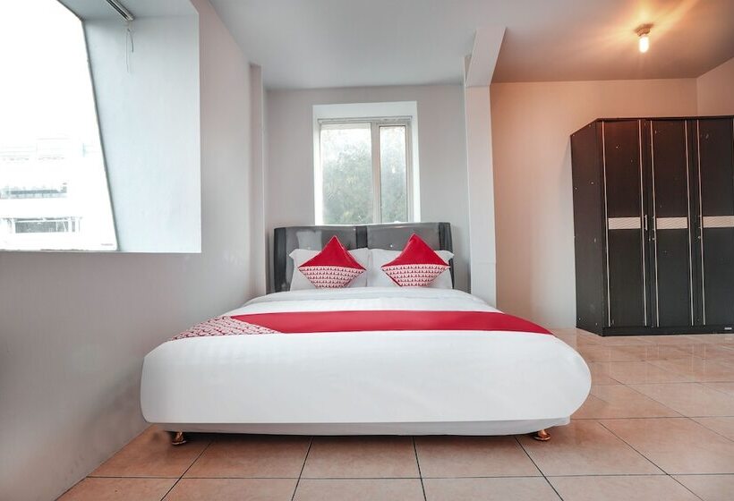 Hotel Oyo 208 G House