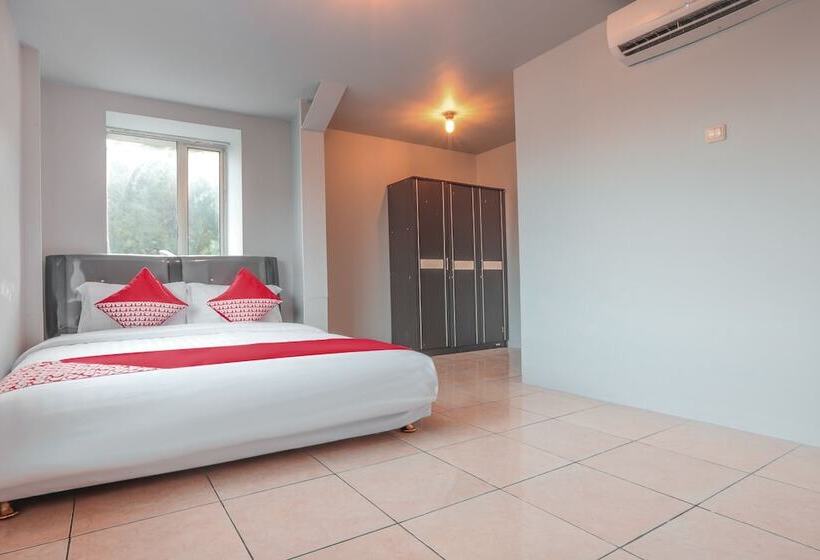 Hotel Oyo 208 G House