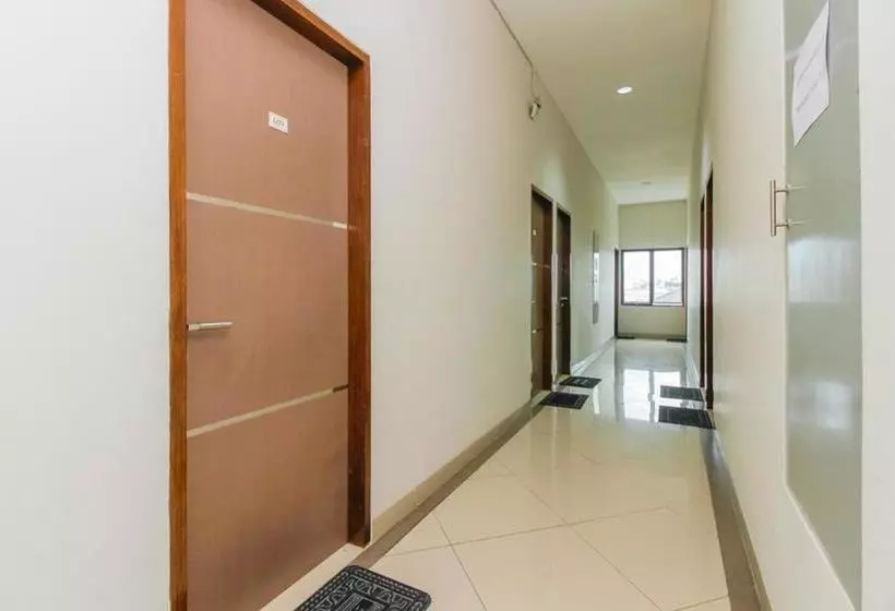 ホテル Reddoorz Syariah @ Kampung Bintang