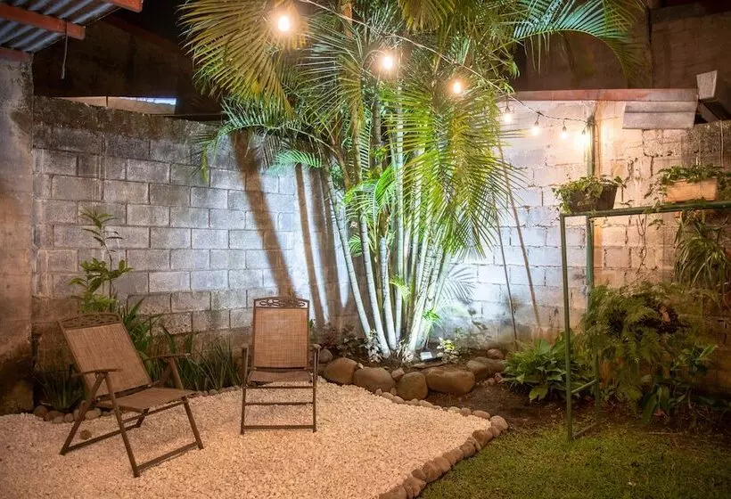 تختخواب و صبحانه Alice Y Juancito Boutique