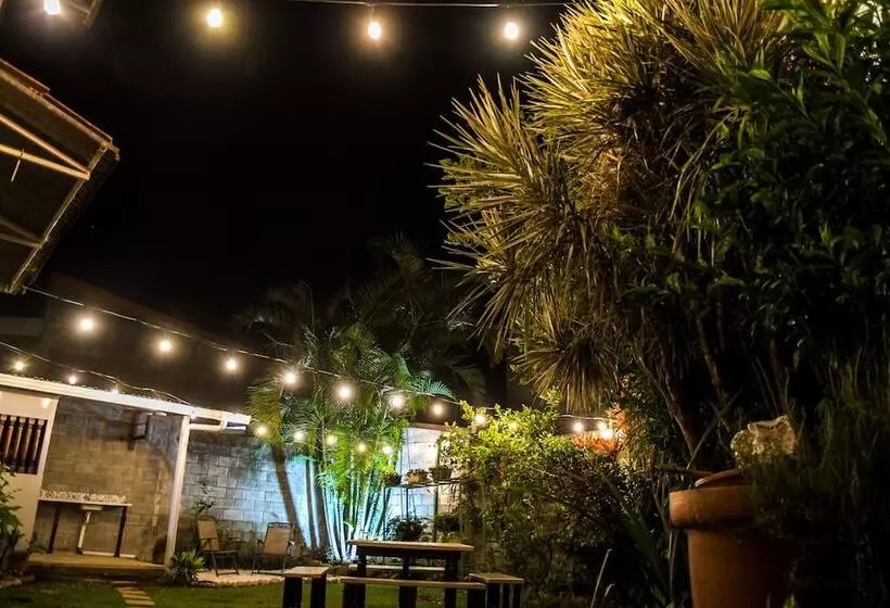 تختخواب و صبحانه Alice Y Juancito Boutique