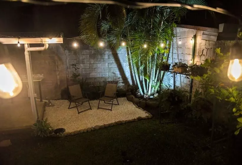 تختخواب و صبحانه Alice Y Juancito Boutique