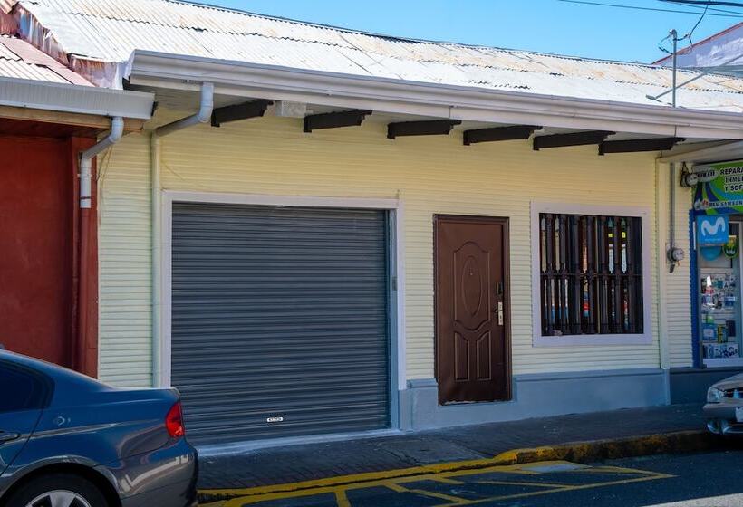 مبيت وإفطار Alice Y Juancito Boutique