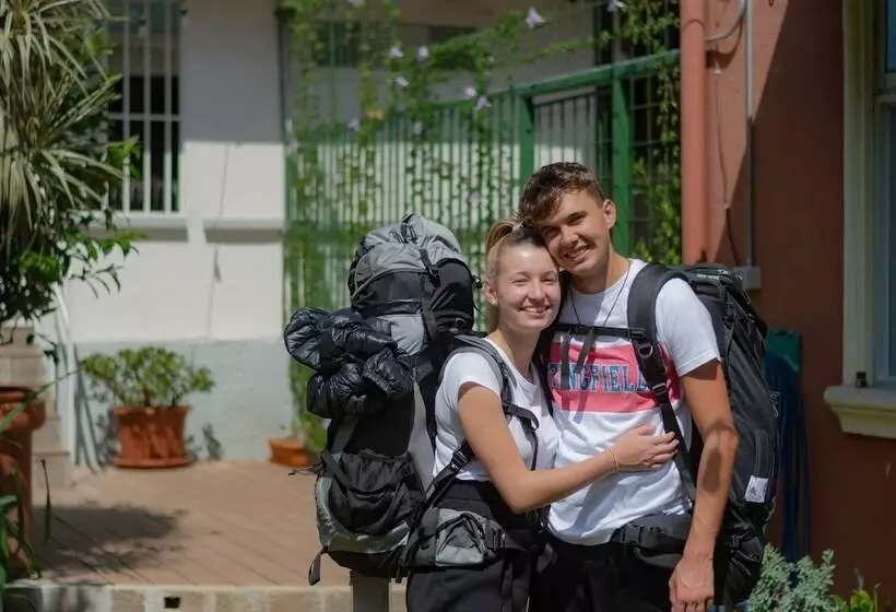 تختخواب و صبحانه Alice Y Juancito Boutique