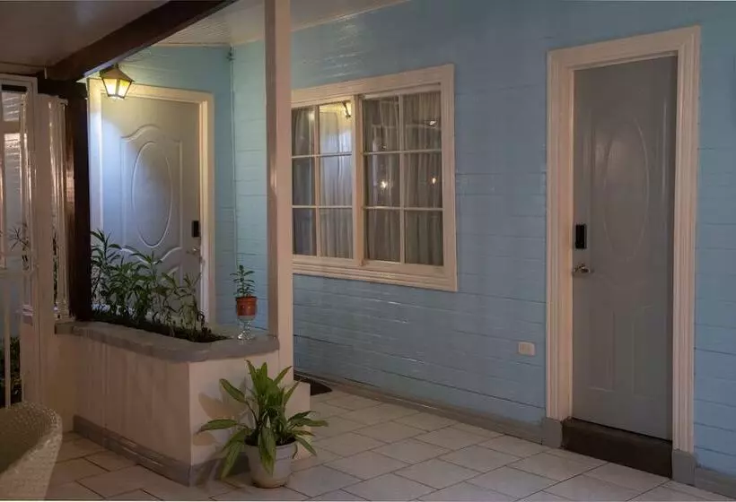 تختخواب و صبحانه Alice Y Juancito Boutique