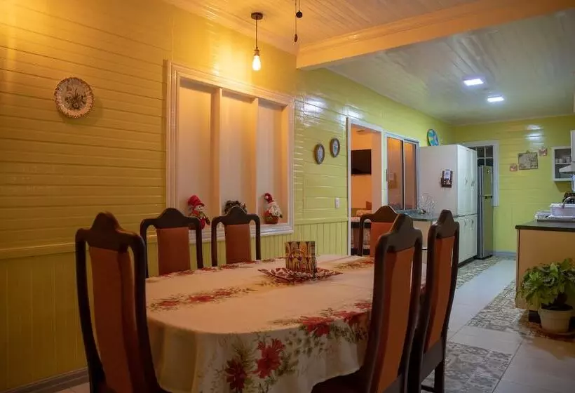 تختخواب و صبحانه Alice Y Juancito Boutique