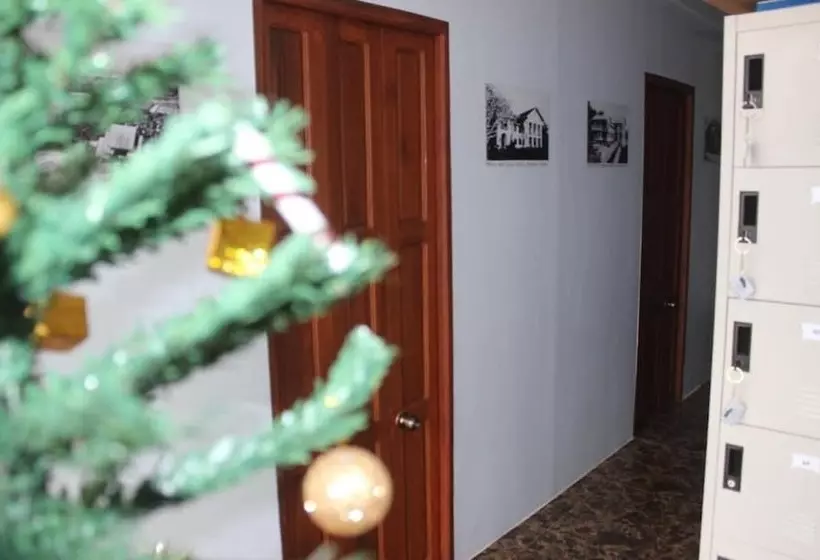 هتل The Old Moulmein Hostel