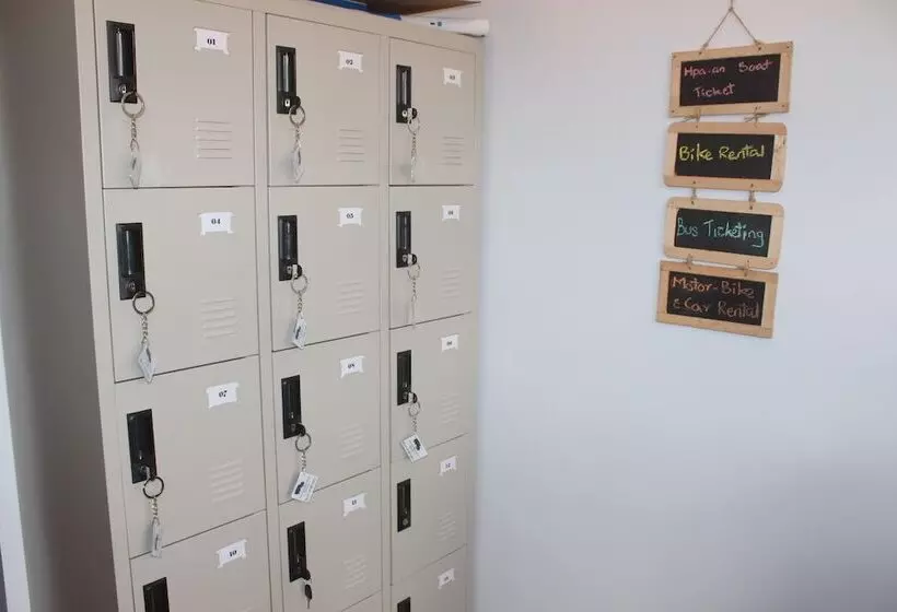 هتل The Old Moulmein Hostel