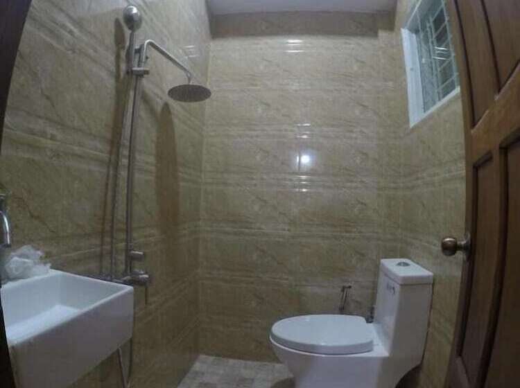 هتل The Old Moulmein Hostel