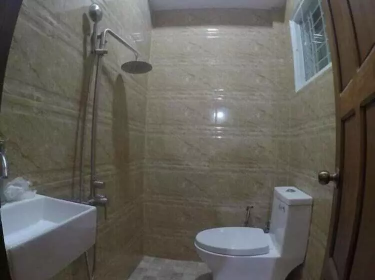 هتل The Old Moulmein Hostel