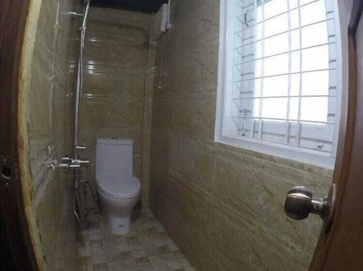 هتل The Old Moulmein Hostel