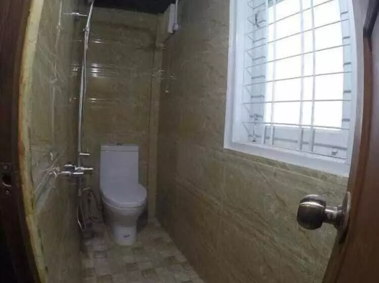 هتل The Old Moulmein Hostel