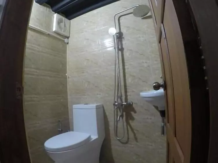 هتل The Old Moulmein Hostel