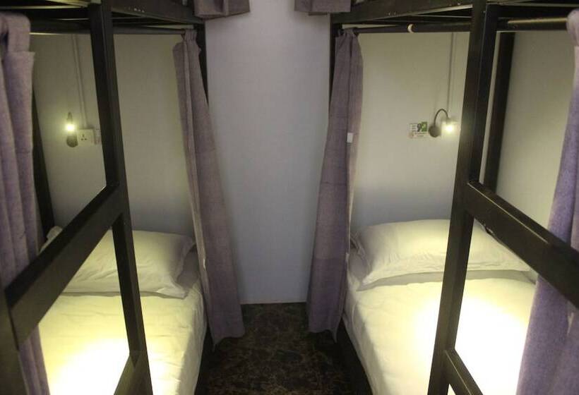 هتل The Old Moulmein Hostel