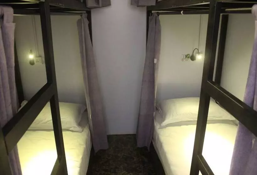 هتل The Old Moulmein Hostel