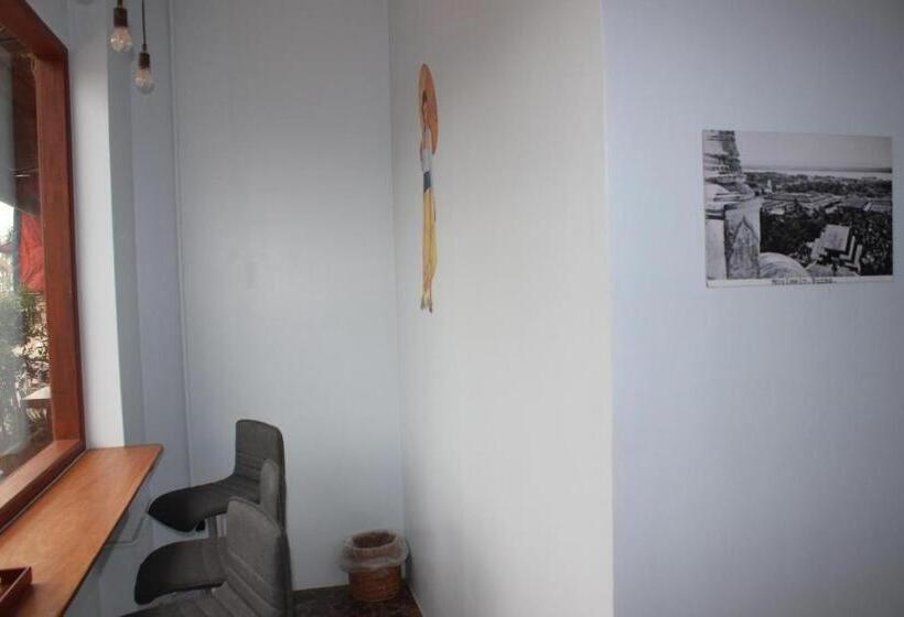 هتل The Old Moulmein Hostel