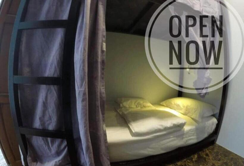 هتل The Old Moulmein Hostel